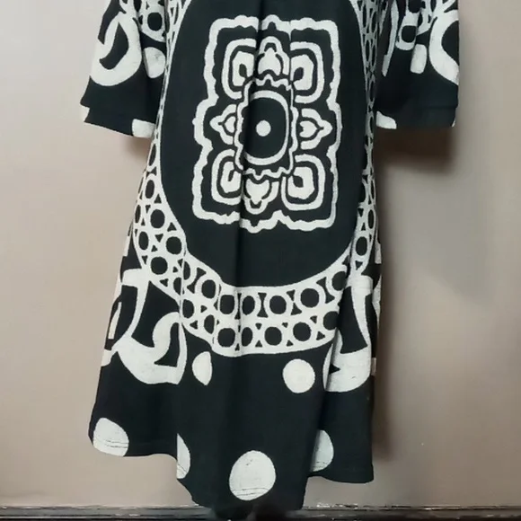 Méchant Black and White Patterned Pull Over Sweater w Front Design Button S - Picture 4 of 8